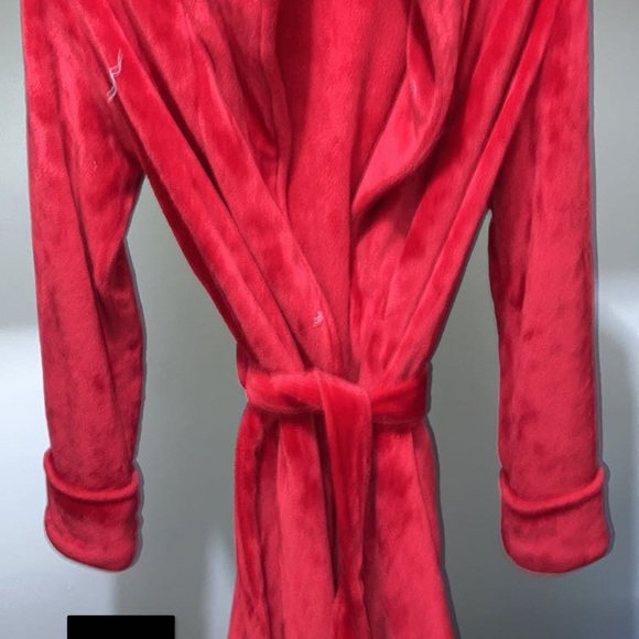 Dresses 7$, skirts 5$, robe 15$, jean jacket 30$, hoodie 15$, jackets 7$ - Picture 8 of 14